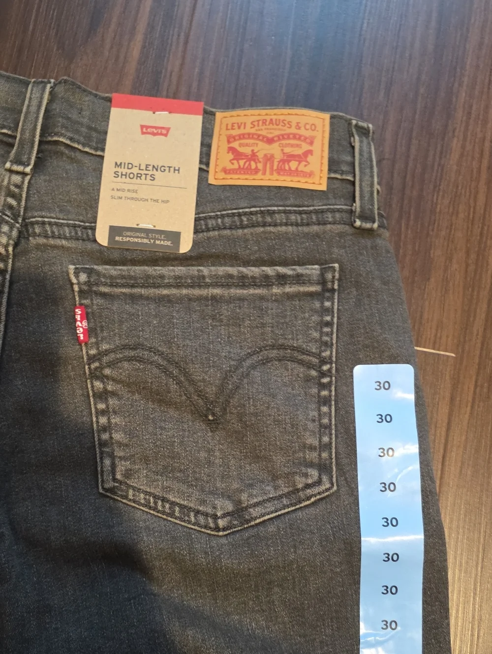 Levis sun out